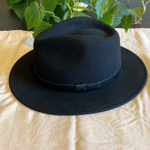 Brixton Accessories - Brixton women’s black hat.